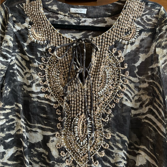 Cache’ Top - Picture 3 of 7